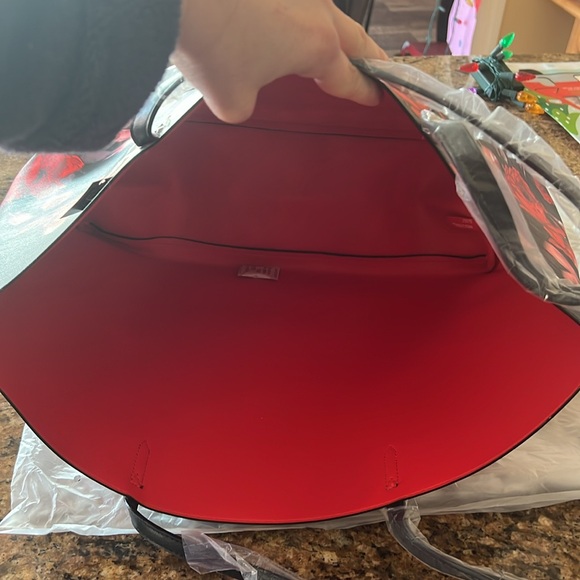 NWT Red Roses Victoria Secret Bag - Picture 5 of 8